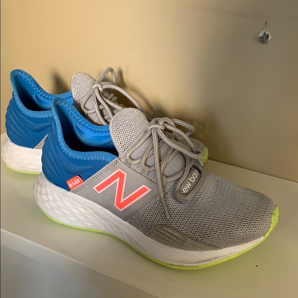 New Balance Roav Sneakers - Picture 2 of 4